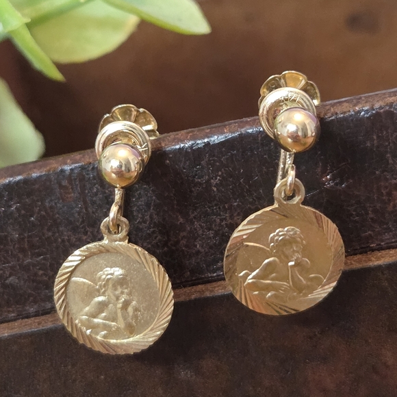 Stunning Vintage 14k Screw Back Cherub Dangle Earrings